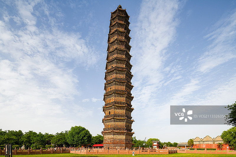 河南开封铁塔公园铁塔户外风光图片素材