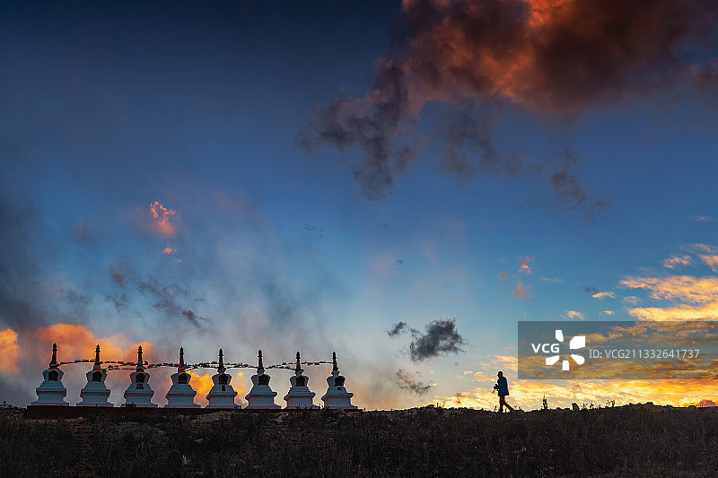 川西白塔图片素材