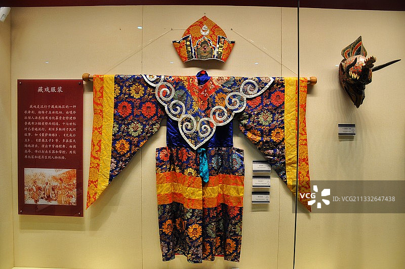 西藏拉萨 藏戏戏袍图片素材