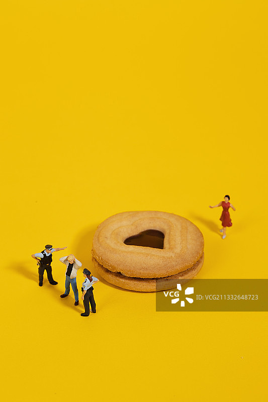 心型饼干的爱情故事图片素材