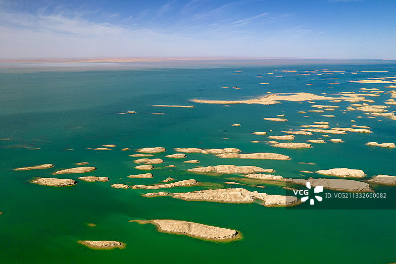 青海海西格尔木乌素特水上雅丹图片素材