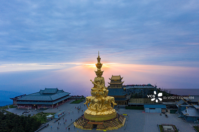 峨眉山金顶普贤菩萨佛光普照图片素材