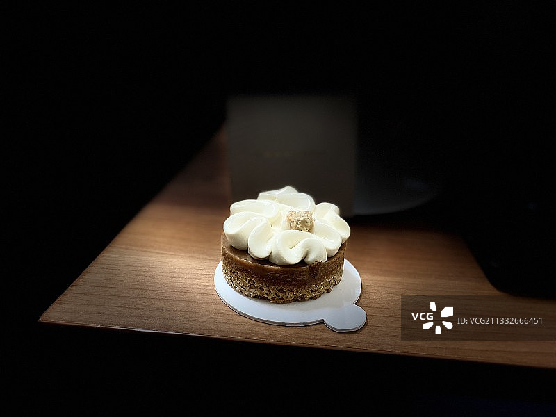 高角度的甜点桌上图片素材