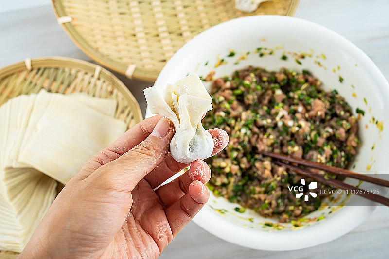 中国美食云吞制作过程图片素材