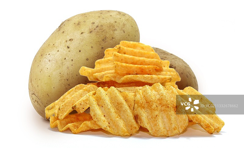 白色背景下的薯片特写图片素材