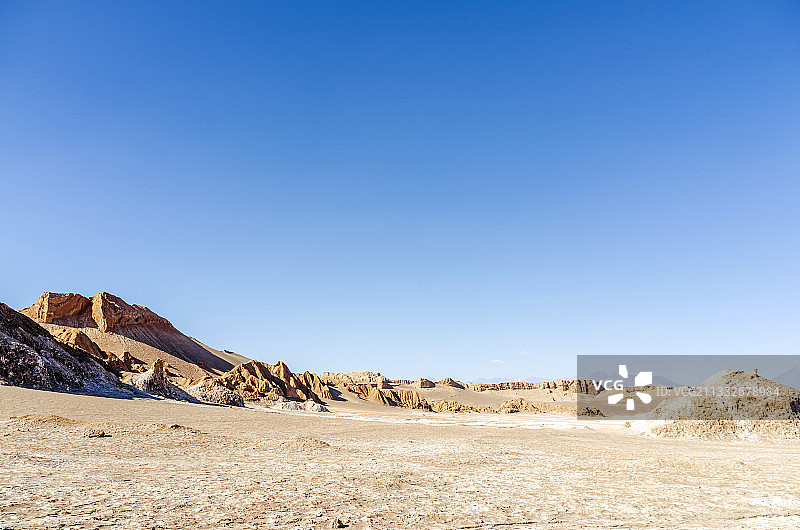 智利安托法加斯塔圣佩德罗德阿塔卡马沙漠与晴朗蓝天景观图片素材