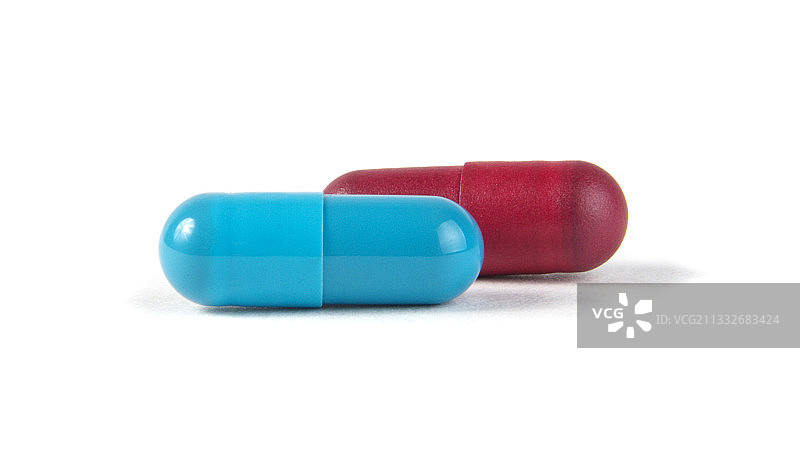 白色背景上的胶囊特写图片素材