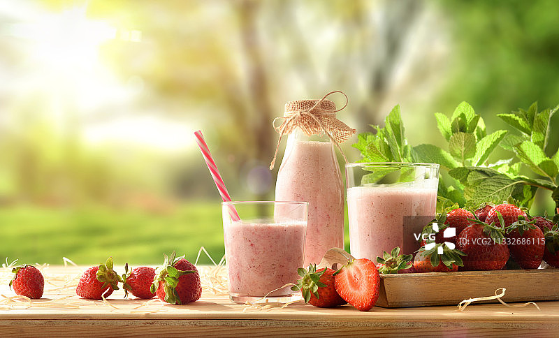 桌子上饮料的特写图片素材