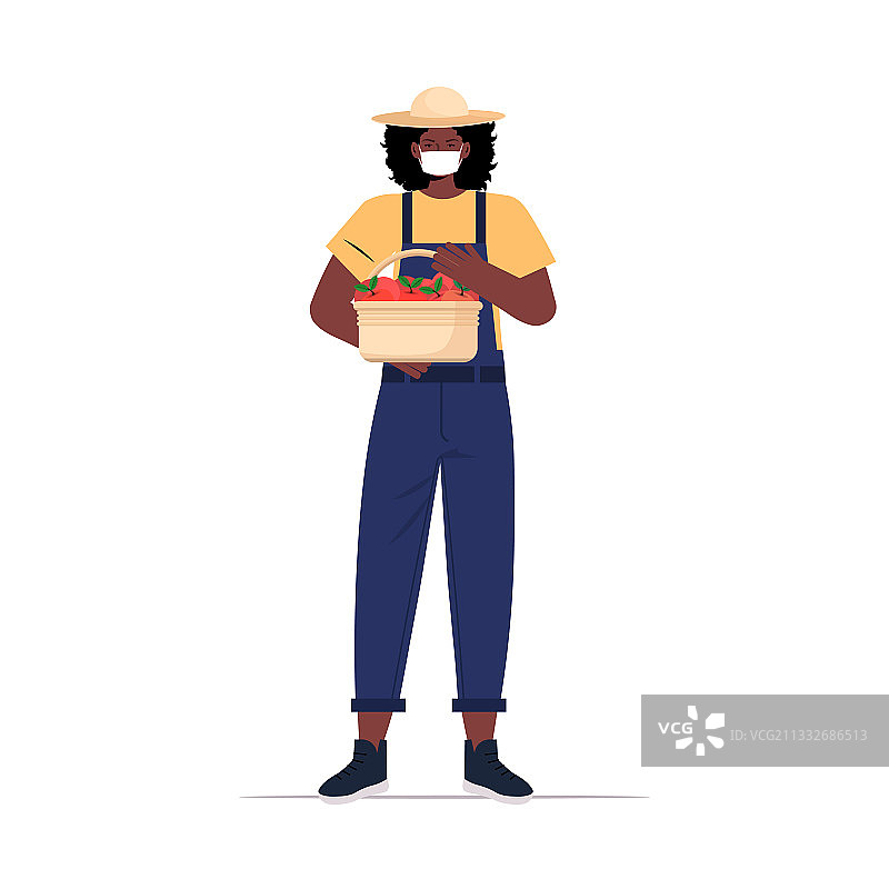 女农民拿着一箱新鲜苹果图片素材