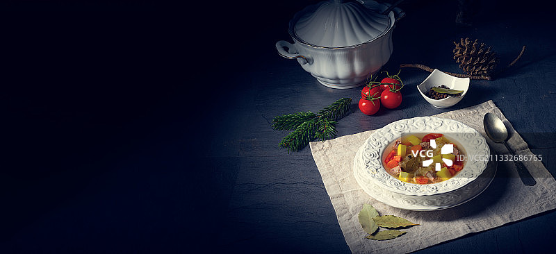 高角度的食物在桌子上图片素材