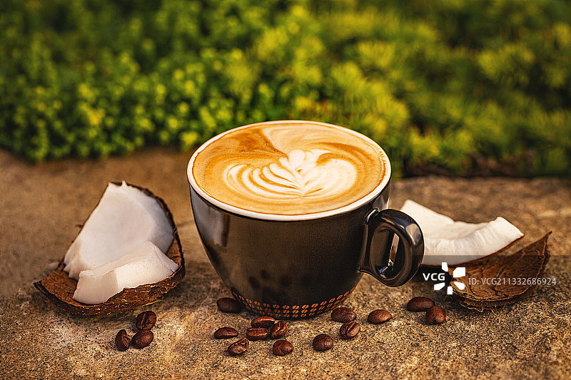 桌子上的咖啡杯的特写图片素材