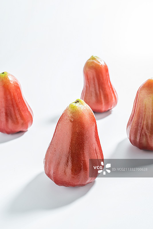 白背景上的热带水果红色莲雾图片素材