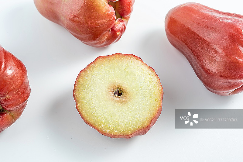 白背景上的热带水果红色莲雾图片素材