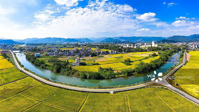 浙江杭州大同建德稻香小镇秋季风光图片素材