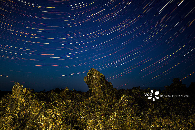 五大连池：中国猿人与星轨图片素材