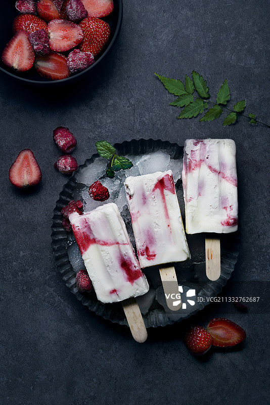 草莓味雪糕冰淇淋零添加图片素材