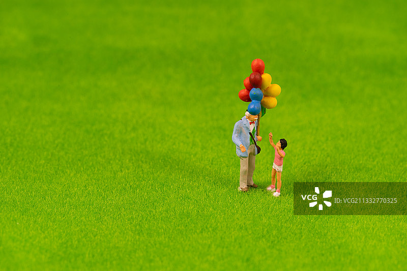 买气球的小孩图片素材