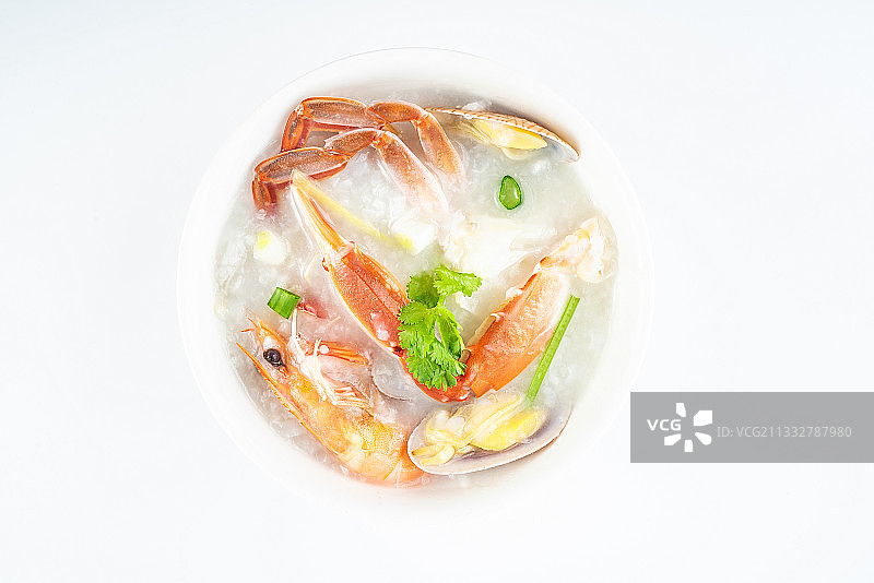 白背景上的一碗营养美味的螃蟹海鲜粥图片素材