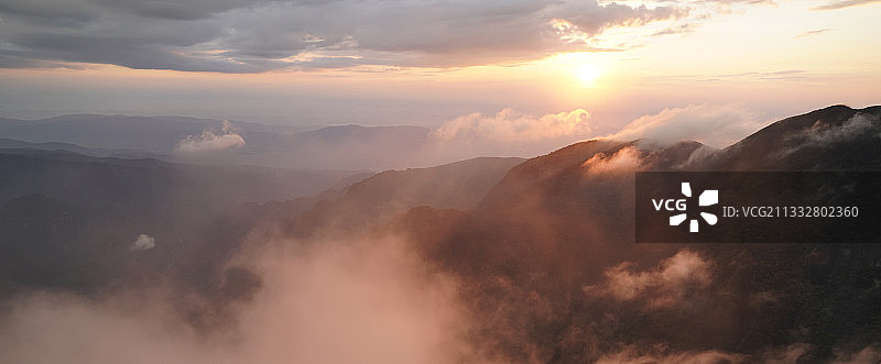 广西：圣堂山晚霞云海图片素材