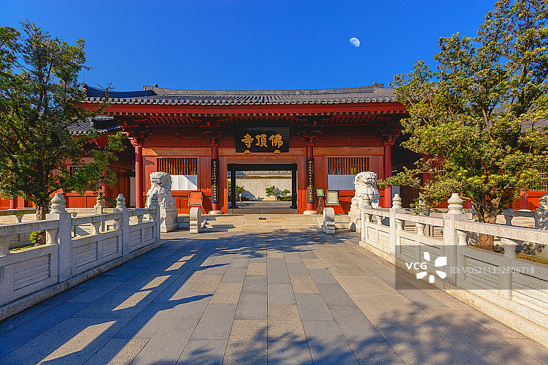 晴日里的佛顶寺+牛首山（南京）图片素材