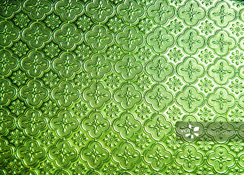 中国岭南古建筑的彩色玻璃窗海棠花纹细节图片素材