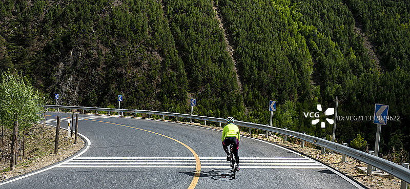 车轮不熄图片素材