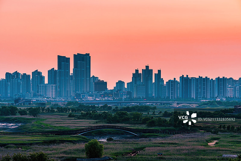 夕阳下图片素材