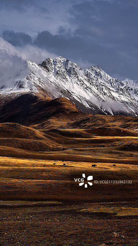 布加雪山图片素材