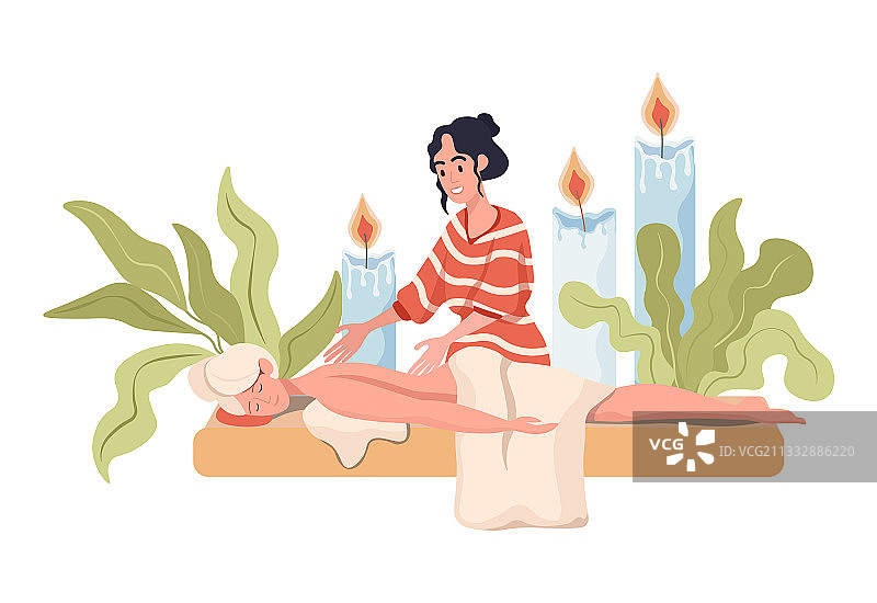 按摩理疗师为躺着的顾客进行按摩图片素材