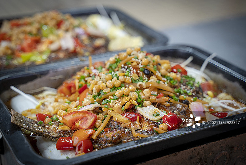 炭火烧烤烤鱼图片素材