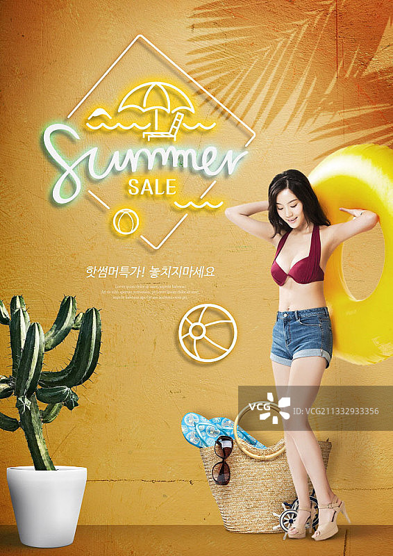 夏季促销概念图：比基尼女郎拿游泳圈图片素材