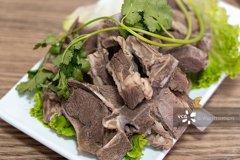 青藏高原青海当地传统美食手抓羊肉图片素材