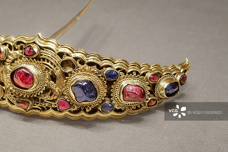 镶嵌宝石黄金分心发簪，南京市博物馆朝天宫收藏明代珍贵文物图片素材