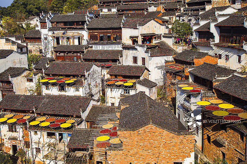 航拍江西省上饶市婺源县篁岭景区晒秋图片素材