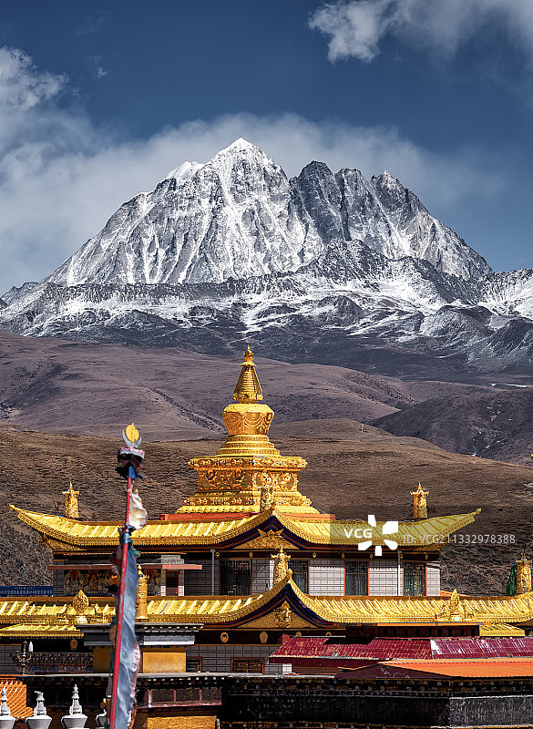 雅拉雪山图片素材
