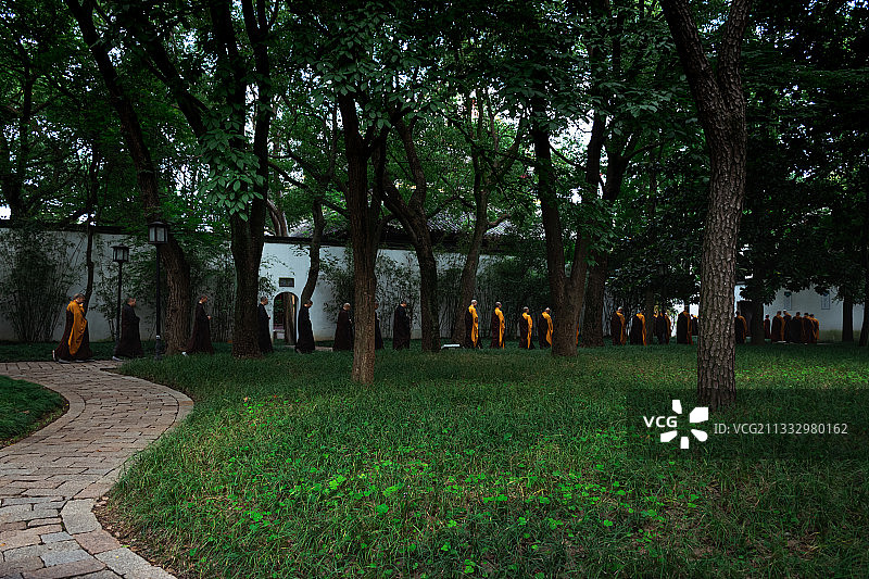 傍晚古刹西园寺图片素材