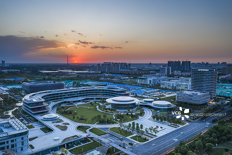 山东滨州：渤海先进技术研究院夜景图片素材