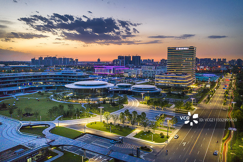 山东滨州：渤海先进技术研究院夜景图片素材