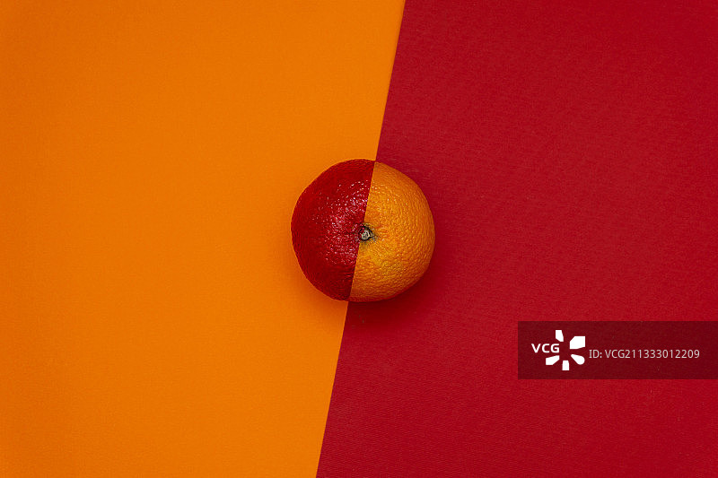 橙色桌子上的橙子俯视图，塞尔维亚图片素材