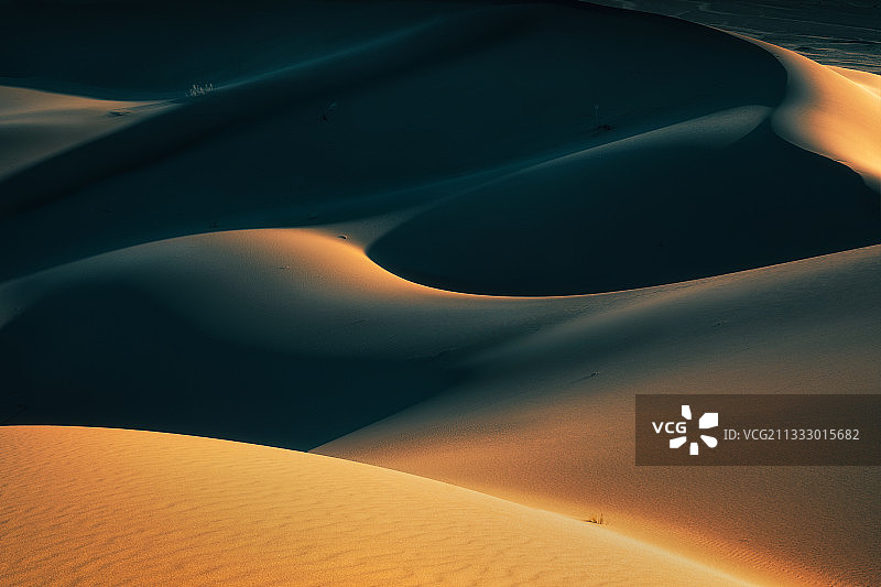 亚兹德沙漠沙丘的影子，伊朗亚兹德省图片素材