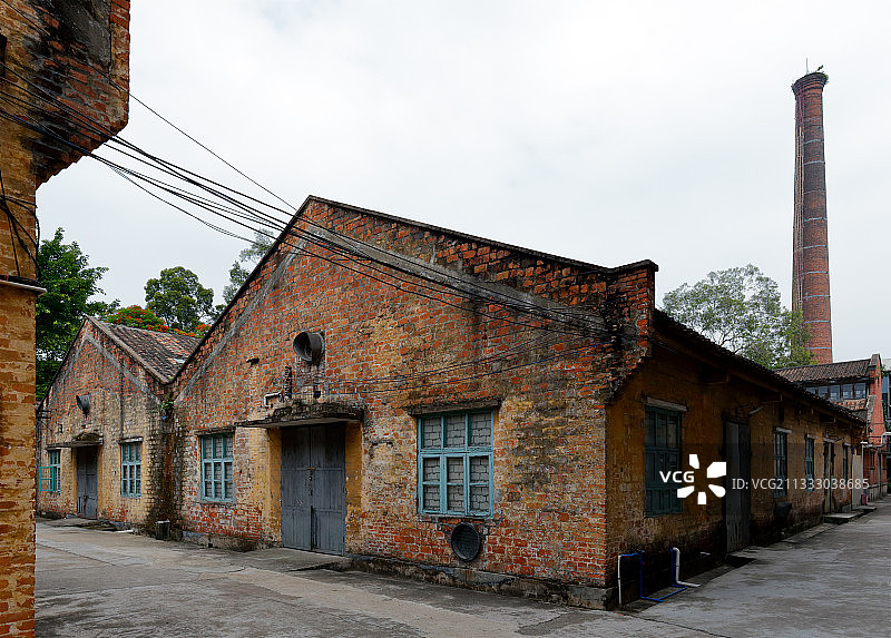 带烟囱的老厂房图片素材