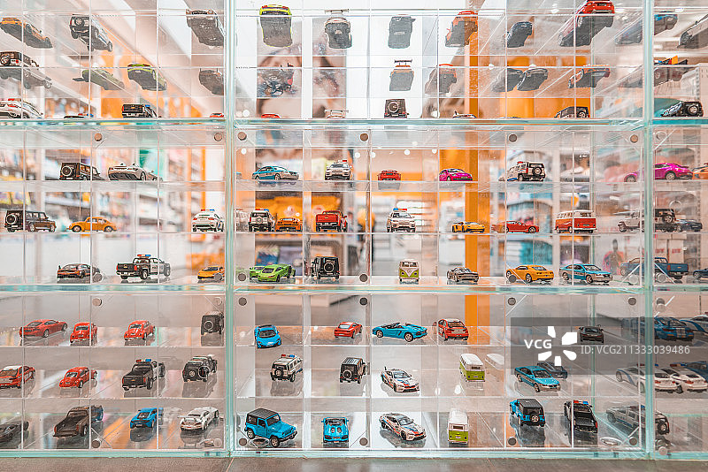 小男孩的dream car图片素材