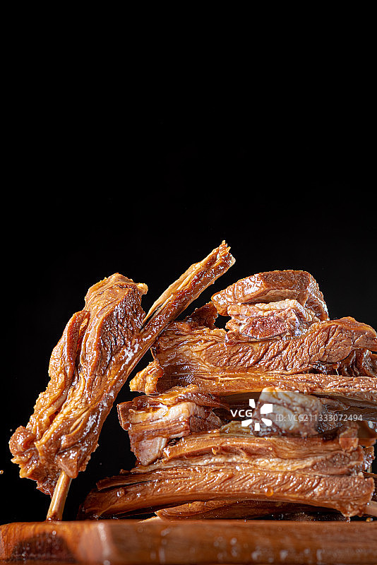 酱香味十足的卤羊排图片素材