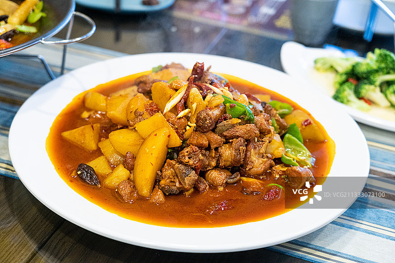 新疆特色美食大盘鸡图片素材