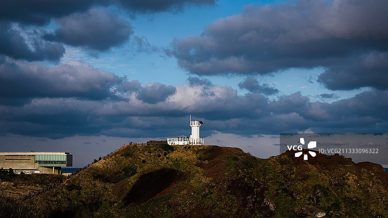 海岸边的灯塔图片素材