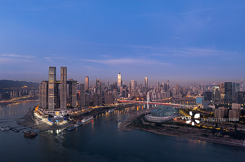 日出时刻的 重庆两江交汇图片素材