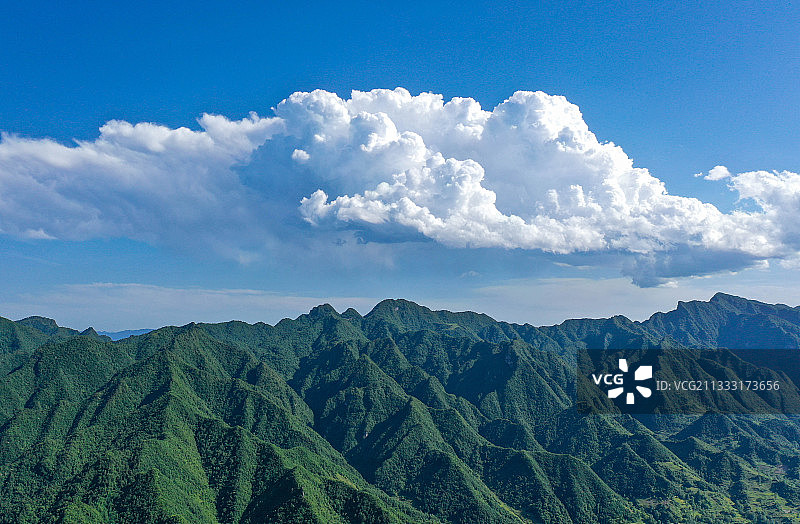 蓝图白云山脉图片素材