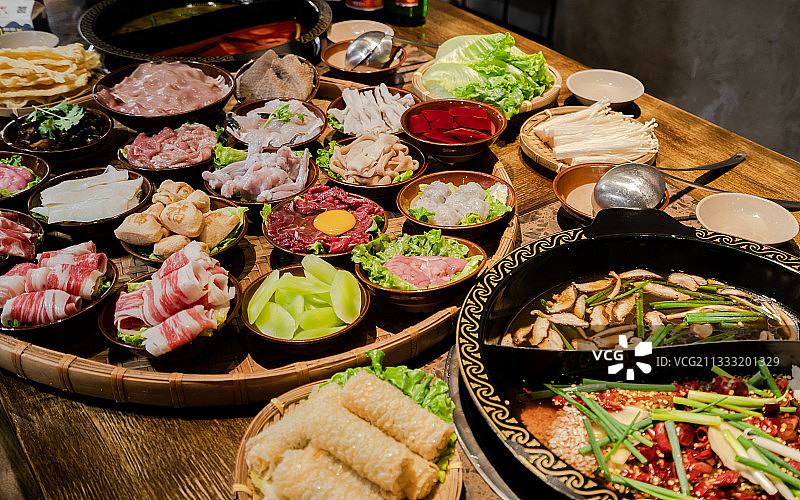 麻辣火锅,菜品,牛肚,牛肉,肥羊肉,鸭血,腐皮卷,宴请图片素材