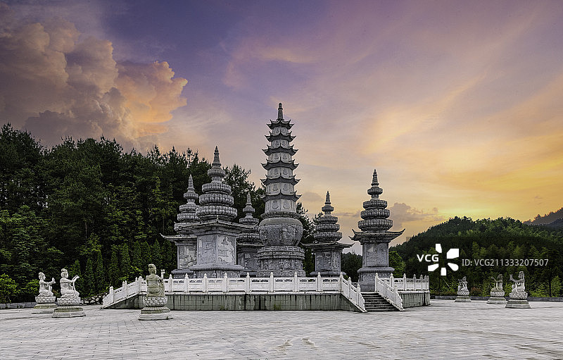 丽水龙泉崇仁寺五祖塔晚霞图片素材