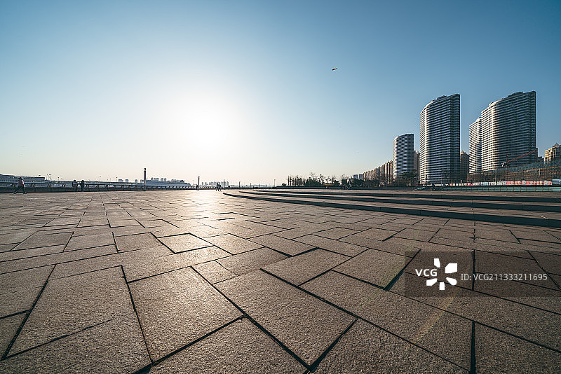 日落时的城市广场图片素材